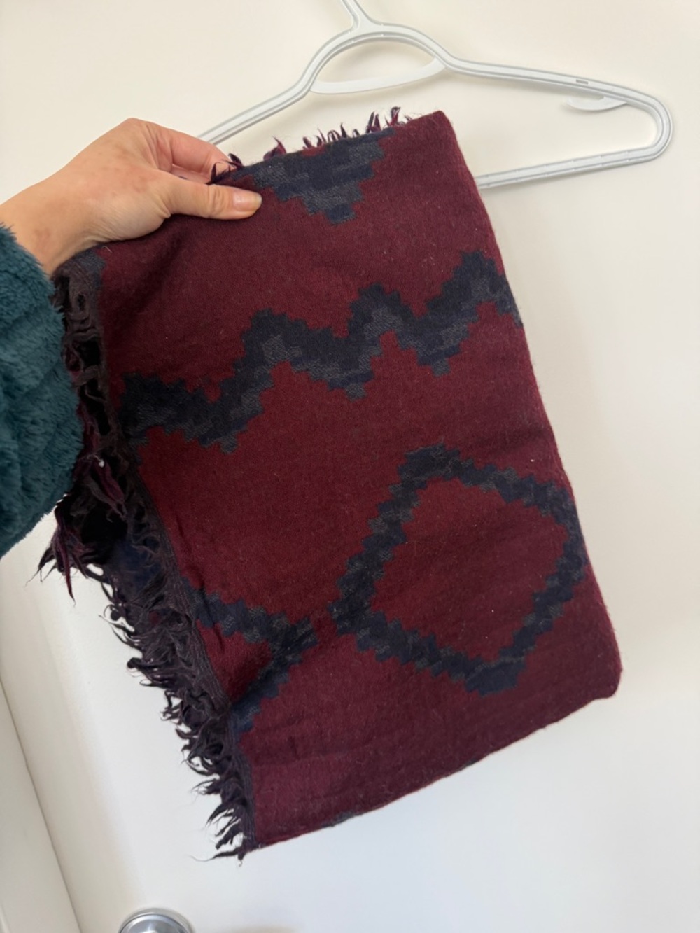 Aritzia Geometric Fringed Wine & Navy Scarf